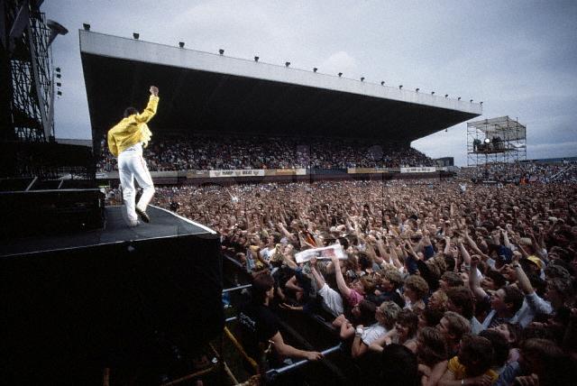 Freddie Mercury And Queen Live at Wembley Stadium