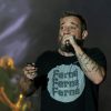 Las Pastillas del Abuelo en vivo: Piti Fernández frente al público en un show multitudinario