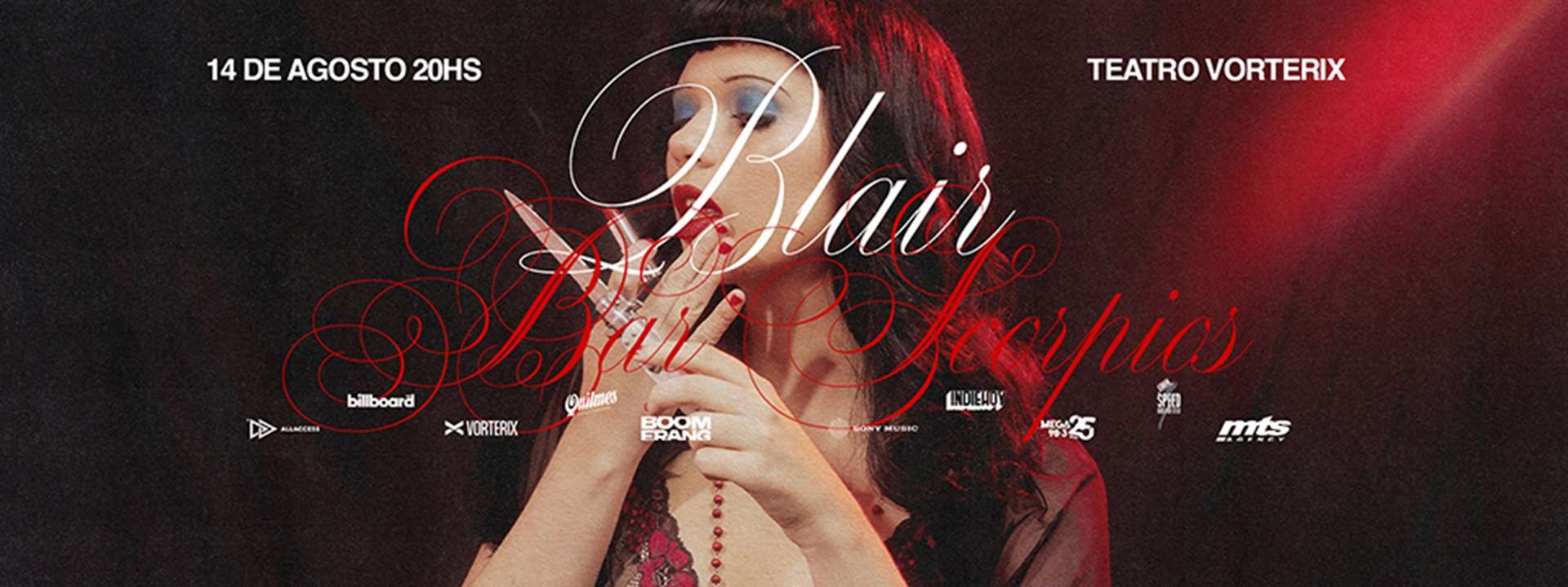 Blair en vivo presentando Bar Scorpios con una puesta teatral y visual en el escenario de Vorterix