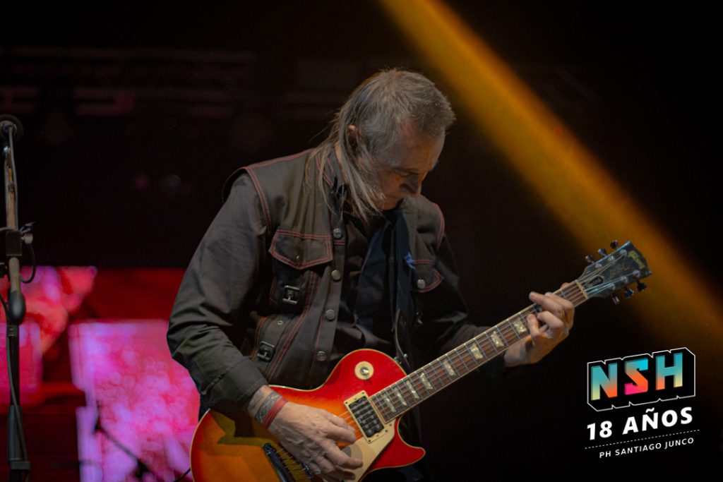 El Tano Marciello en vivo el 9 de julio en Teatro Vorterix, con su guitarra frente a un público encendido