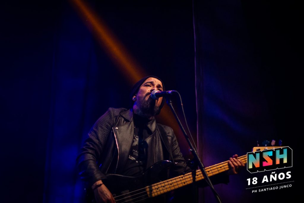 El Tano Marciello en vivo el 9 de julio en Teatro Vorterix, con su guitarra frente a un público encendido