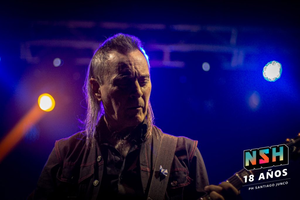 El Tano Marciello en vivo el 9 de julio en Teatro Vorterix, con su guitarra frente a un público encendido