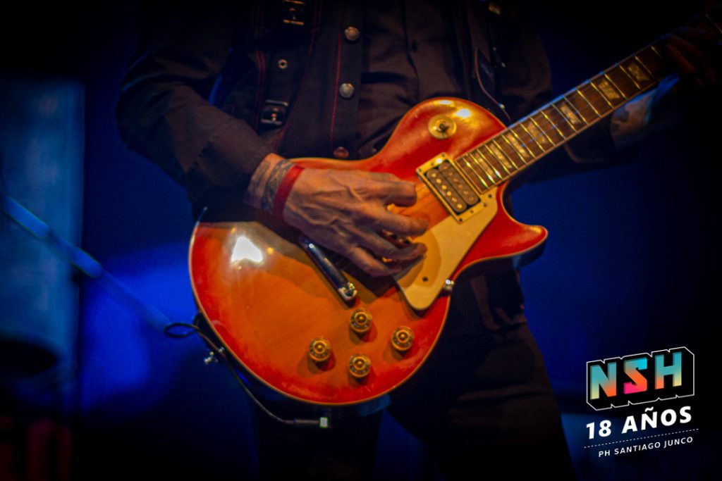 El Tano Marciello en vivo el 9 de julio en Teatro Vorterix, con su guitarra frente a un público encendido