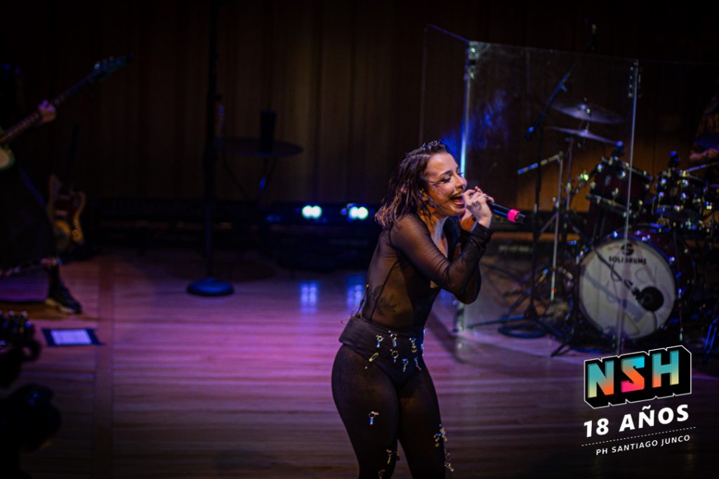 FEMI durante la grabación de su live session en la Usina del Arte, donde presentó su nuevo single “No es personal”