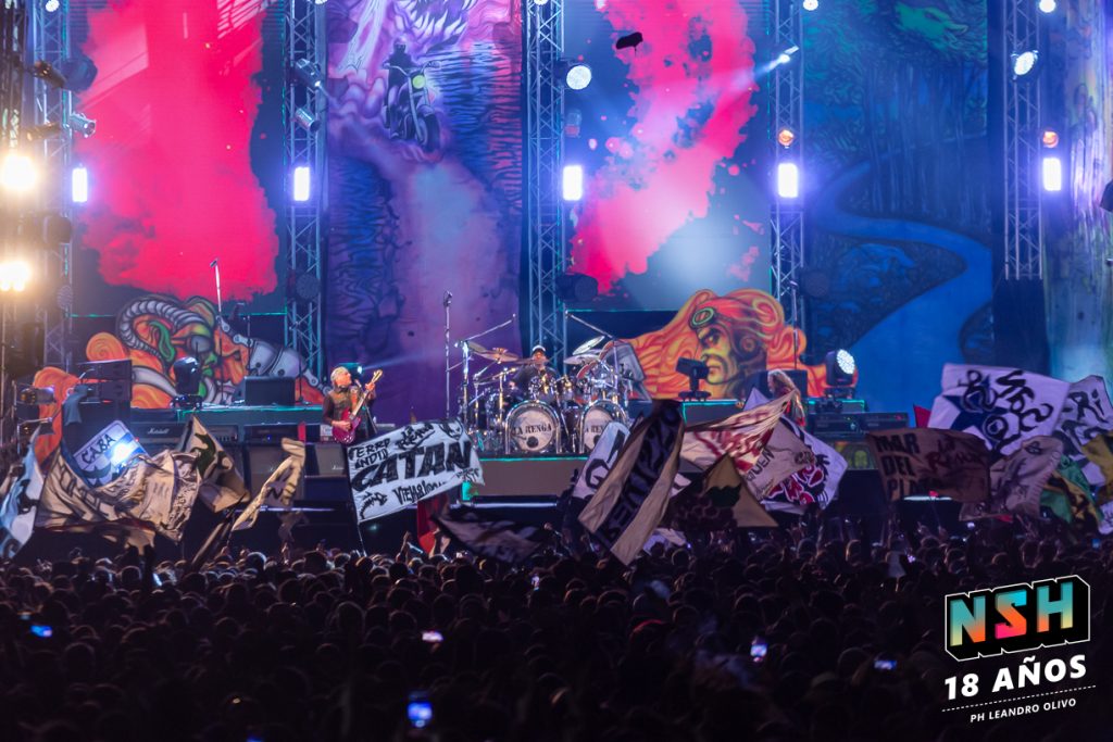 Foto del recital de La Renga en el Estadio de Huracán durante su gira "Totalmente Poseídos" en Buenos Aires, junio de 2024.