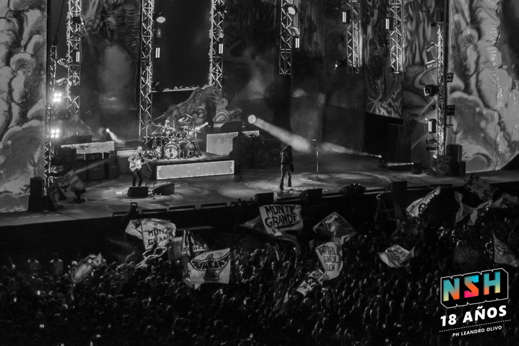 Foto del recital de La Renga en el Estadio de Huracán durante su gira "Totalmente Poseídos" en Buenos Aires, junio de 2024.