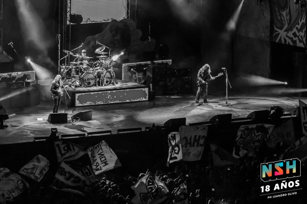 Foto del recital de La Renga en el Estadio de Huracán durante su gira "Totalmente Poseídos" en Buenos Aires, junio de 2024.