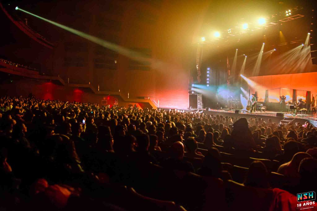 Alan Sutton en vivo en el Teatro Gran Rex el 9 de agosto de 2025 durante el Tour Berrinche