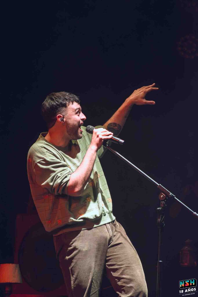 Alan Sutton en vivo en el Teatro Gran Rex el 9 de agosto de 2025 durante el Tour Berrinche