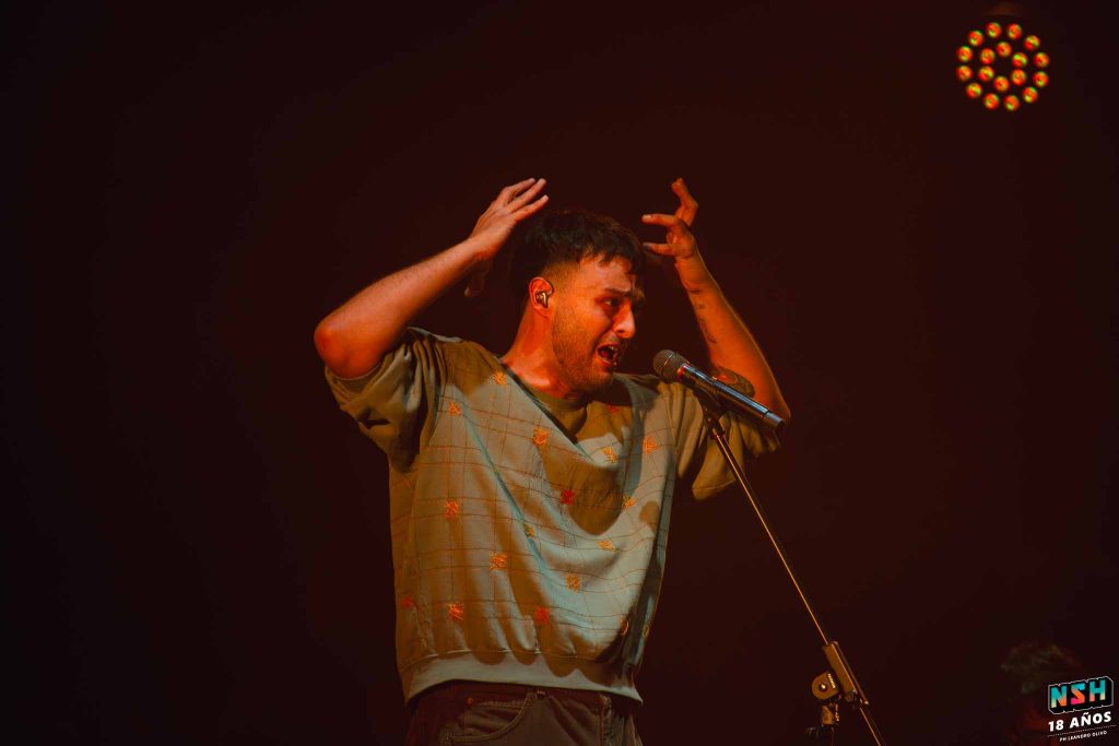 Alan Sutton en vivo en el Teatro Gran Rex el 9 de agosto de 2025 durante el Tour Berrinche