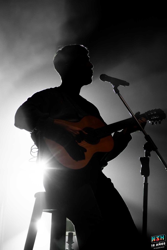 Alan Sutton en vivo en el Teatro Gran Rex el 9 de agosto de 2025 durante el Tour Berrinche