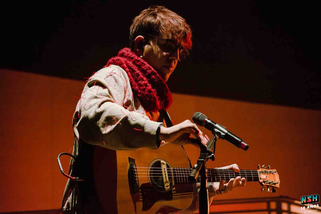 Alan Sutton en vivo en el Teatro Gran Rex el 9 de agosto de 2025 durante el Tour Berrinche