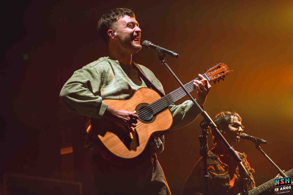 Alan Sutton en vivo en el Teatro Gran Rex el 9 de agosto de 2025 durante el Tour Berrinche