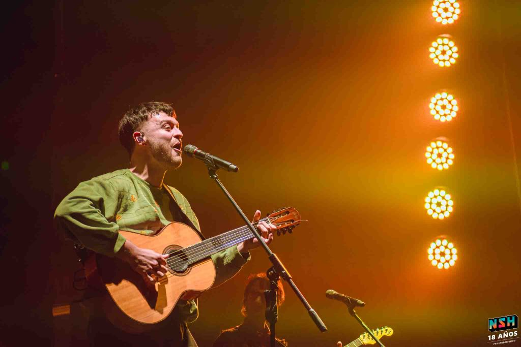 Alan Sutton en vivo en el Teatro Gran Rex el 9 de agosto de 2025 durante el Tour Berrinche