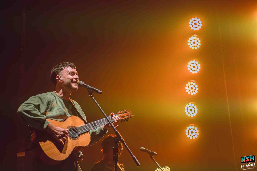 Alan Sutton en vivo en el Teatro Gran Rex el 9 de agosto de 2025 durante el Tour Berrinche