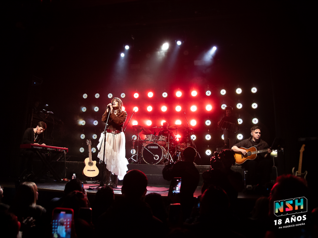 Camilú en vivo en Niceto Club durante el inicio de su nueva gira musical en 2025