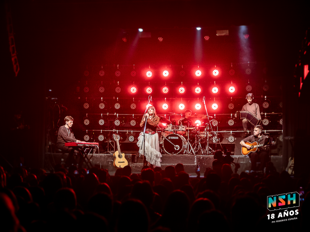 Camilú en vivo en Niceto Club durante el inicio de su nueva gira musical en 2025