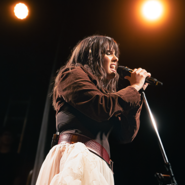 Camilú en vivo en Niceto Club durante el inicio de su nueva gira musical en 2025