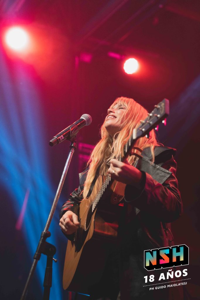 Retrato de Connie Isla en vivo por Guido Maiolatesi