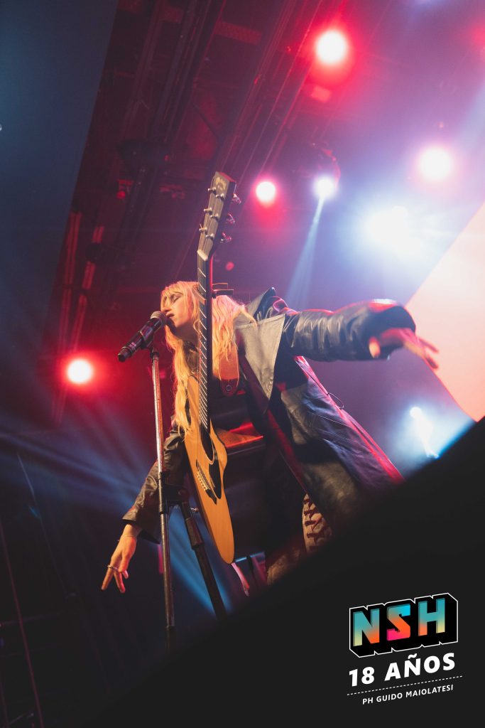 Retrato de Connie Isla en vivo por Guido Maiolatesi
