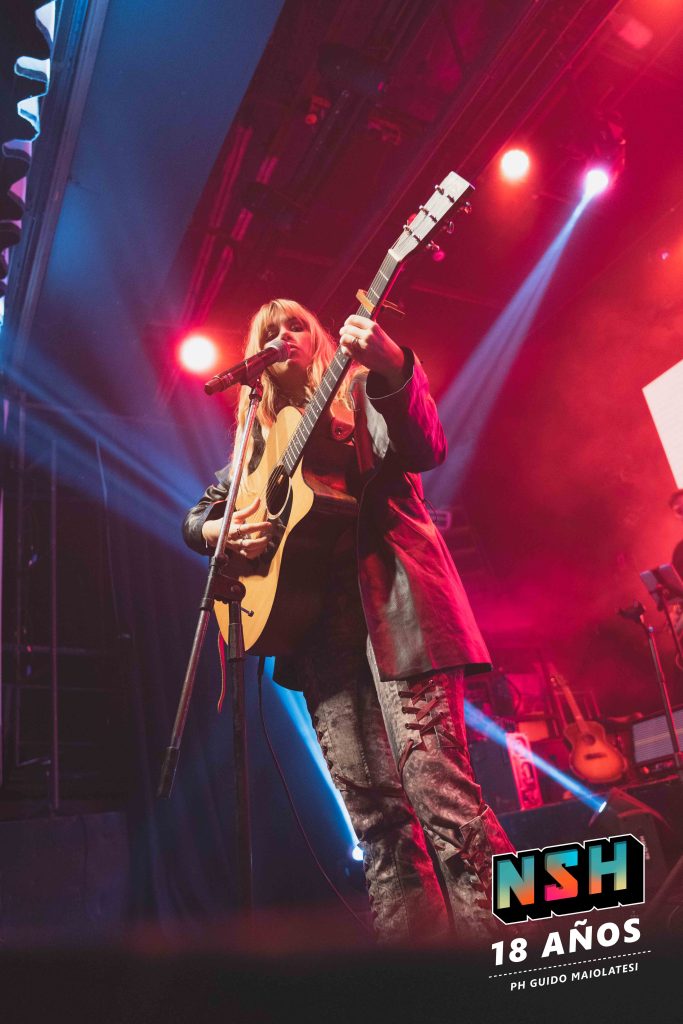 Retrato de Connie Isla en vivo por Guido Maiolatesi