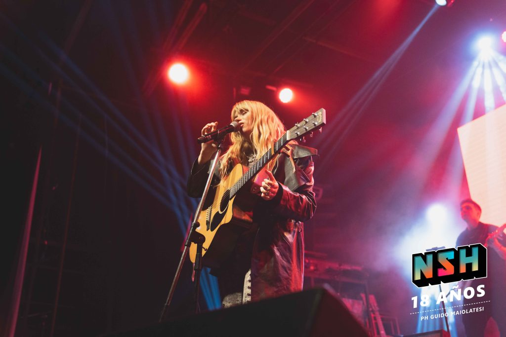 Retrato de Connie Isla en vivo por Guido Maiolatesi