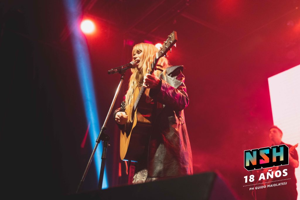 Retrato de Connie Isla en vivo por Guido Maiolatesi