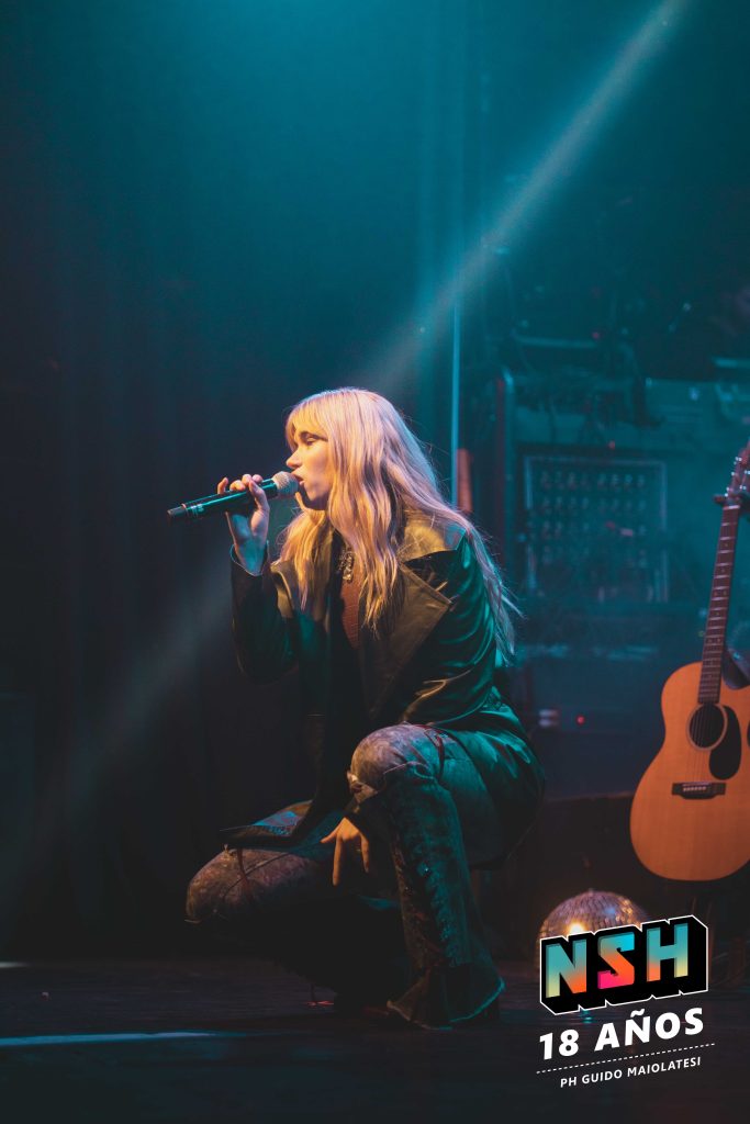 Retrato de Connie Isla en vivo por Guido Maiolatesi