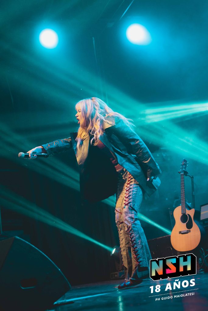 Retrato de Connie Isla en vivo por Guido Maiolatesi