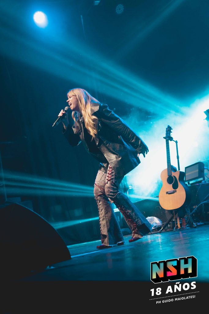 Retrato de Connie Isla en vivo por Guido Maiolatesi