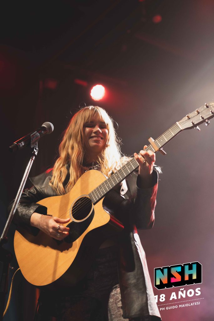 Retrato de Connie Isla en vivo por Guido Maiolatesi