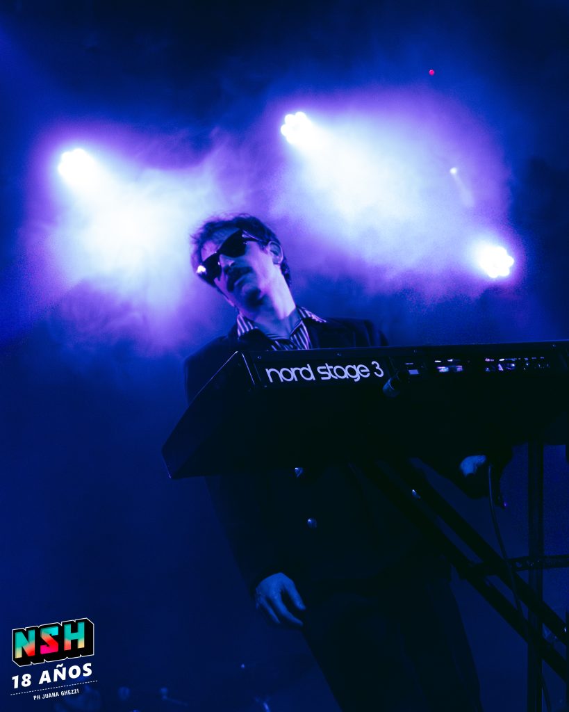 Fonso interpretando temas de su nuevo disco en Auditorio Oeste – Foto: Juana Ghezzi