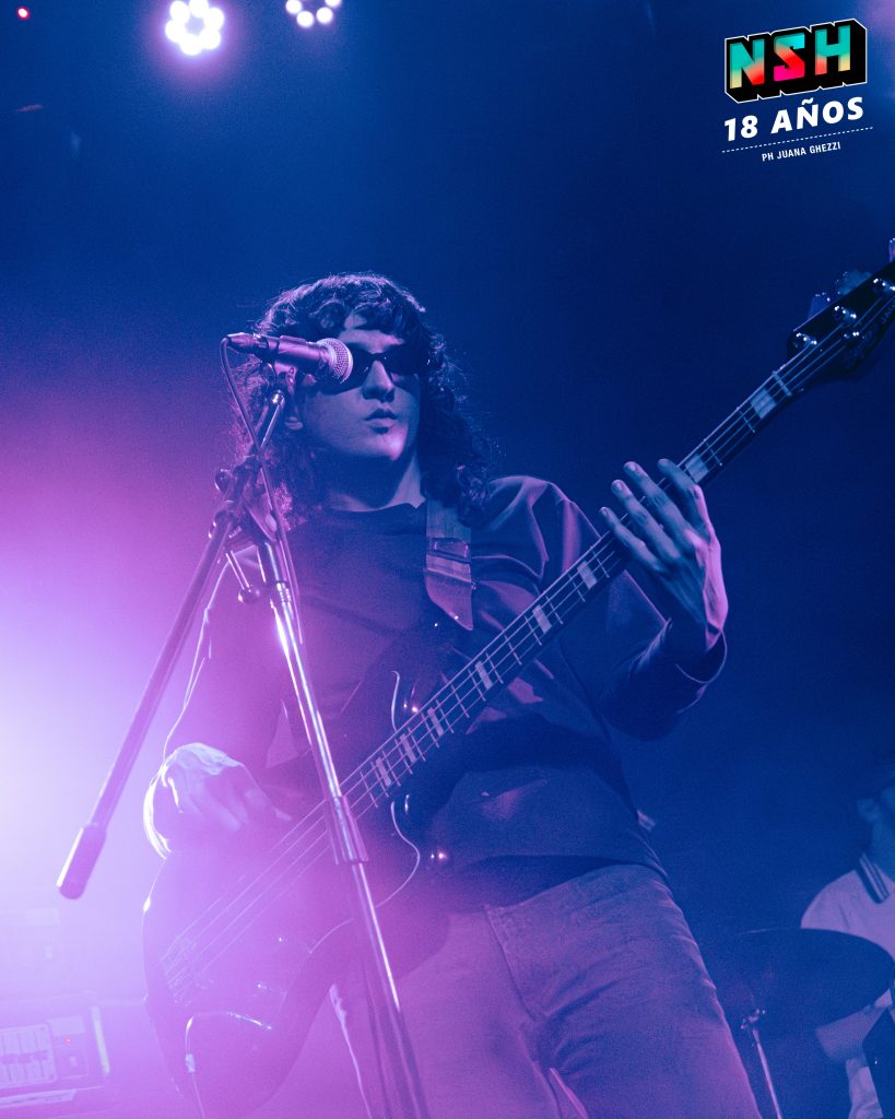 Fonso interpretando temas de su nuevo disco en Auditorio Oeste – Foto: Juana Ghezzi