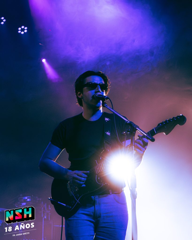 Fonso interpretando temas de su nuevo disco en Auditorio Oeste – Foto: Juana Ghezzi