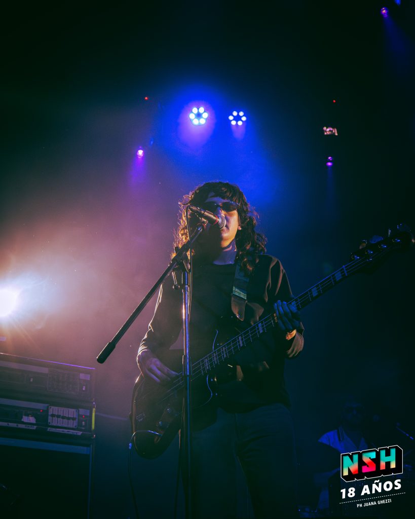 Fonso interpretando temas de su nuevo disco en Auditorio Oeste – Foto: Juana Ghezzi