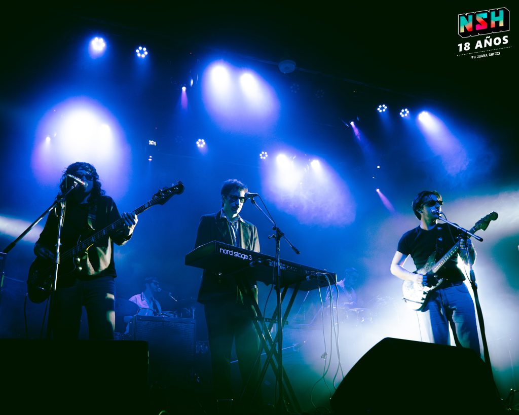 Fonso interpretando temas de su nuevo disco en Auditorio Oeste – Foto: Juana Ghezzi