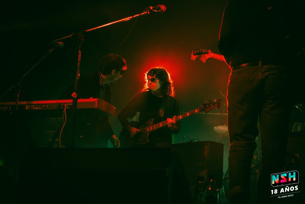 Fonso interpretando temas de su nuevo disco en Auditorio Oeste – Foto: Juana Ghezzi