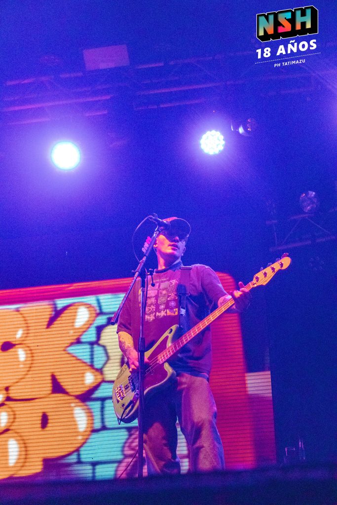 Tatiana Mazurkiewicz cubriendo el concierto de Neck Deep en Groove, crónica musical 2025