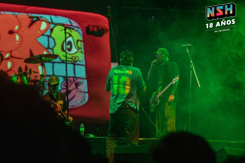 Vista del escenario de Groove durante el show de Neck Deep en Buenos Aires, agosto 2025