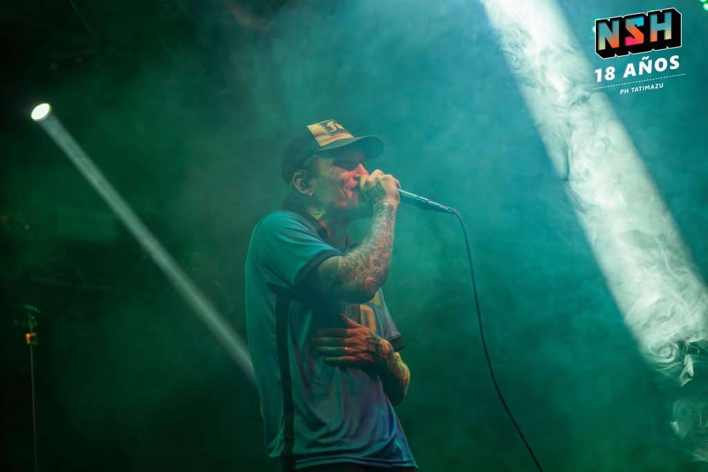 Vista del escenario de Groove durante el show de Neck Deep en Buenos Aires, agosto 2025