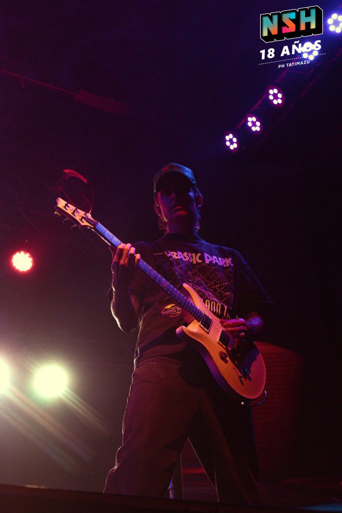 Vista del escenario de Groove durante el show de Neck Deep en Buenos Aires, agosto 2025