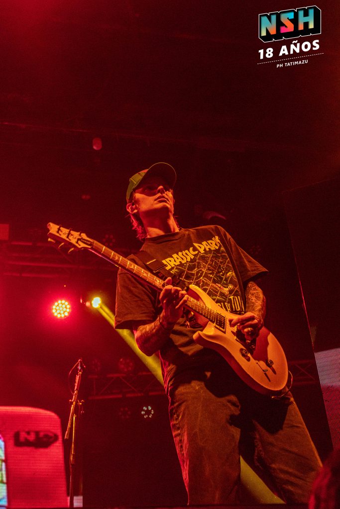Neck Deep en vivo en Groove Buenos Aires, 26 de agosto de 2025, público eufórico durante el setlist