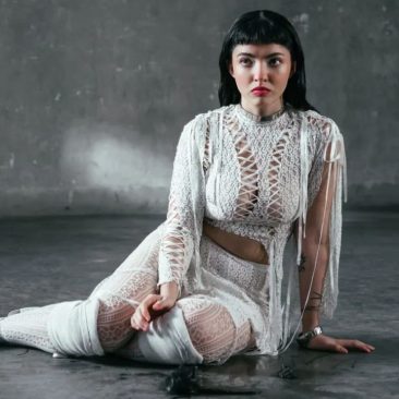 Juana Rozas en vivo en Niceto Club durante El último show de Tanya, performance electropop teatral en Buenos Aires