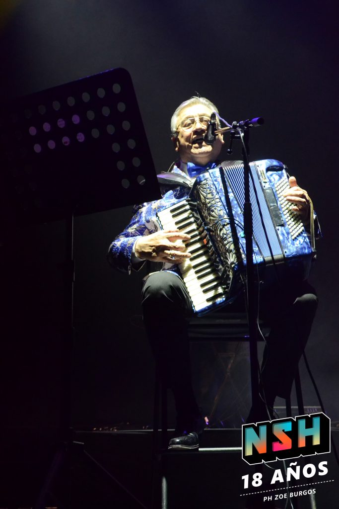 Los Palmeras y El Puma Rodríguez en vivo en el Movistar Arena, durante su show conjunto el 22 de septiembre en Buenos Aires