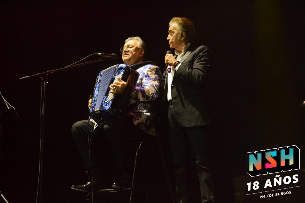 Los Palmeras y El Puma Rodríguez en vivo en el Movistar Arena, durante su show conjunto el 22 de septiembre en Buenos Aires