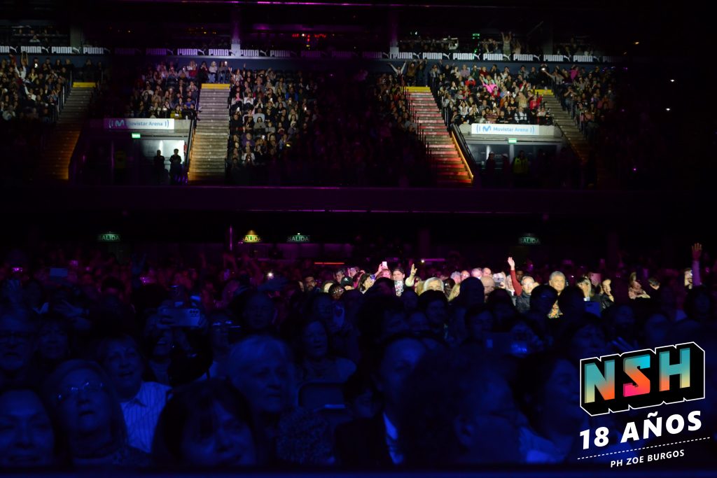 Los Palmeras y El Puma Rodríguez en vivo en el Movistar Arena, durante su show conjunto el 22 de septiembre en Buenos Aires