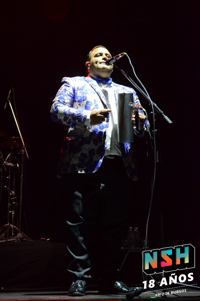 Los Palmeras y El Puma Rodríguez en vivo en el Movistar Arena, durante su show conjunto el 22 de septiembre en Buenos Aires