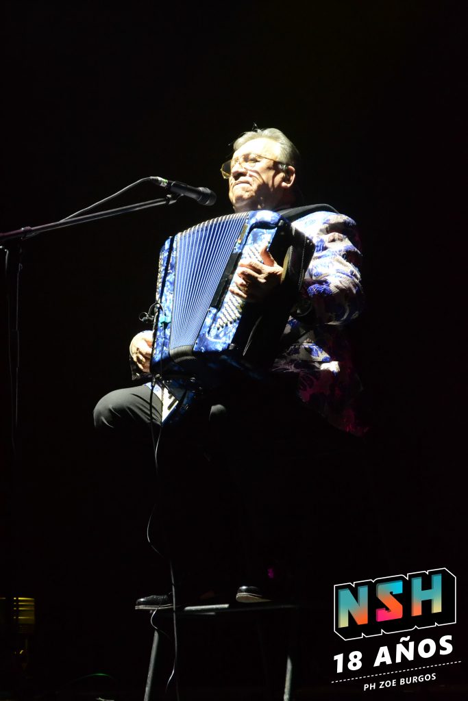 Los Palmeras y El Puma Rodríguez en vivo en el Movistar Arena, durante su show conjunto el 22 de septiembre en Buenos Aires