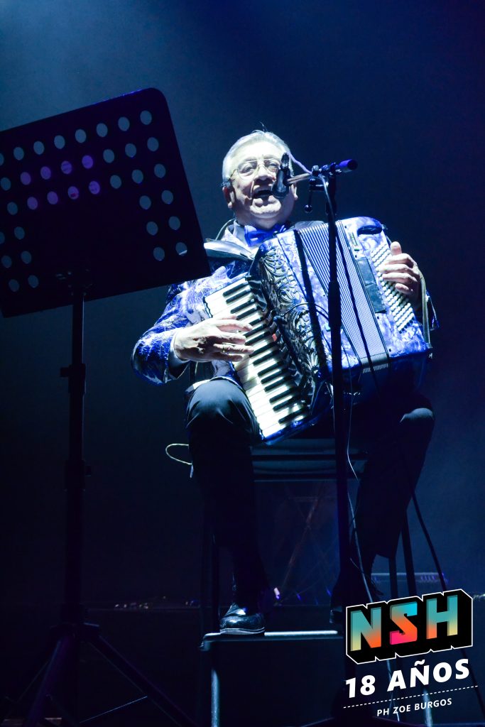 Los Palmeras y El Puma Rodríguez en vivo en el Movistar Arena, durante su show conjunto el 22 de septiembre en Buenos Aires