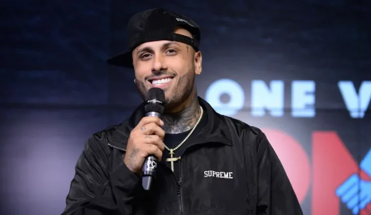 “Nicky Jam en el escenario durante su gira Sunshine Tour”